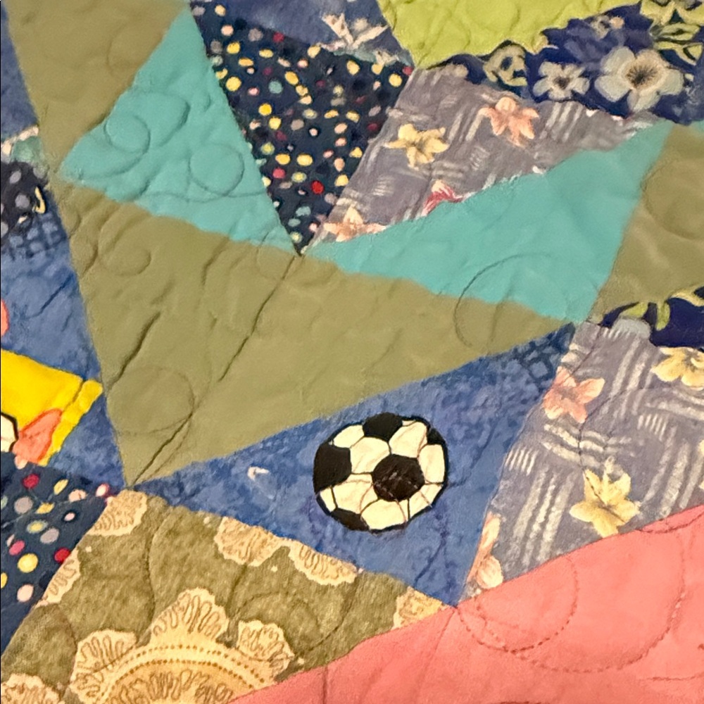 Colorful Patchwork Quilt - Picture 11 of 17